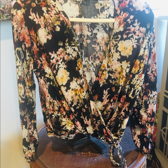 Love stitch floral blouse - Picture 2 of 2